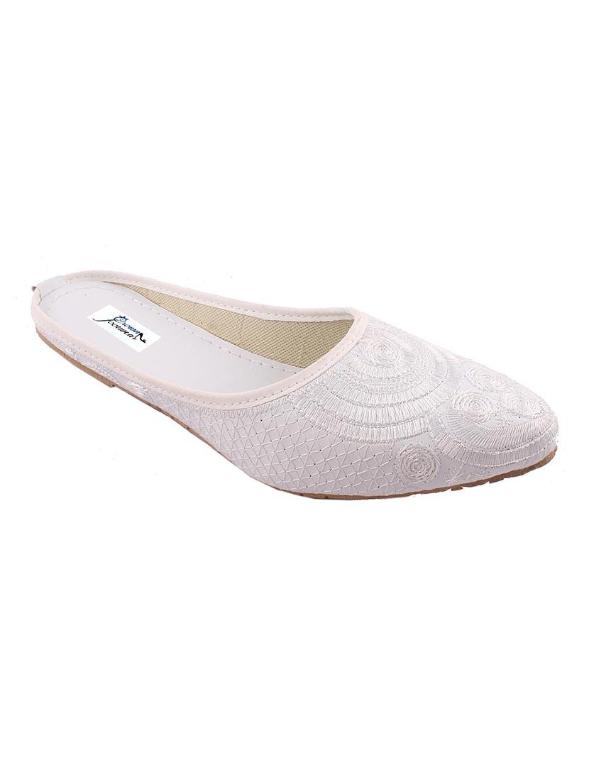 white slip on mojari - 17630387 - Zoom Image - 1