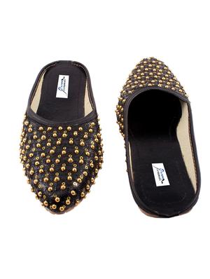 black slip on mojari - 17630432 - Standard Image - 3