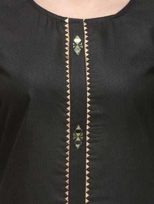 solid straight kurta - 17632662 - Standard Image - 4