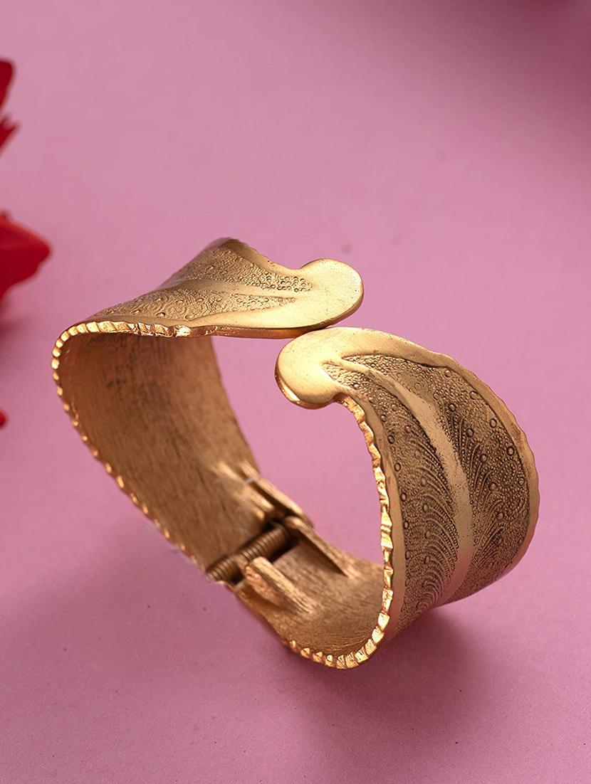gold metal bangle bracelet - 17633550 - Zoom Image - 1