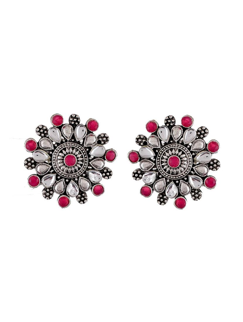 white brass studs earring - 17635702 - Zoom Image - 2