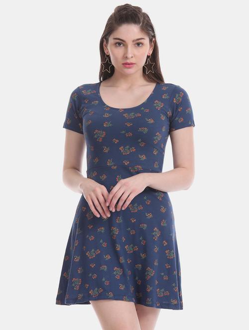 round neck flared dress - 17646435 - Very Small Image - 1