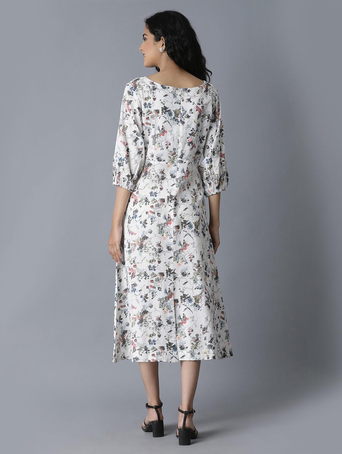 round neck floral fit & flare dress - 17649394 - Zoom Image - 3
