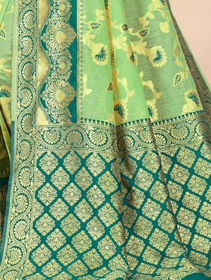 jacquard woven saree with blouse - 17649617 - Standard Image - 4