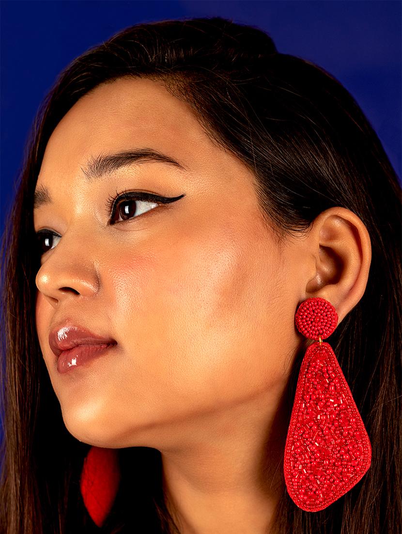 red handcrafted drop earring - 17653887 - Zoom Image - 2