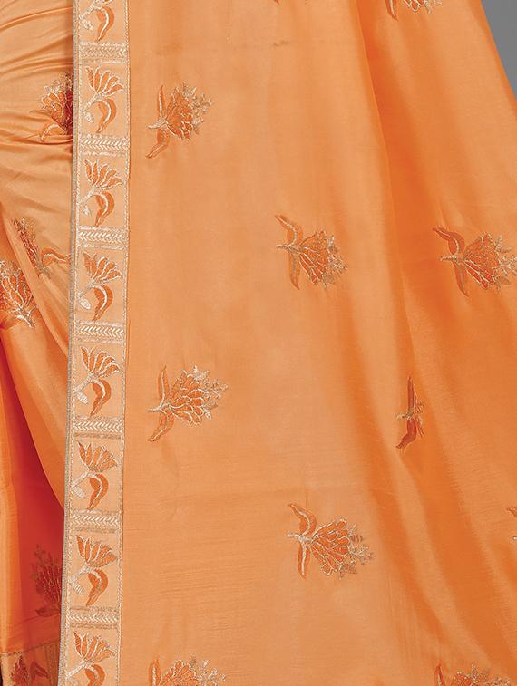 ethnic motifs embroidered saree with blouse - 17666040 - Zoom Image - 4