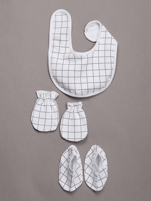 3 pcs set -bib, mittens & booties - 17667011 - Very Small Image - 1