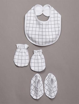 3 pcs set -bib, mittens & booties - 17667011 - Standard Image - 2