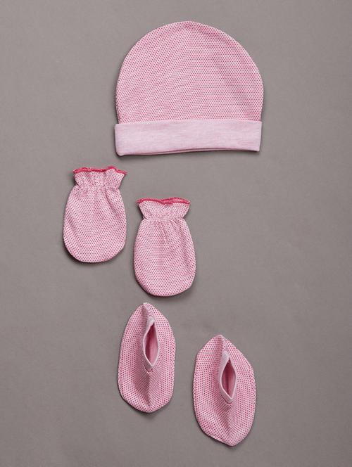 3 pcs set -bib, mittens & booties - 17667021 - Standard Image - 1
