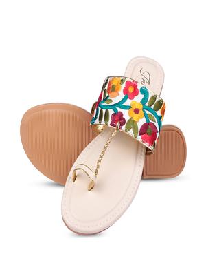 white leatherette ethnic kolhapuris - 17669088 - Standard Image - 4