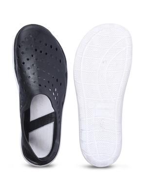 black back strap crocs - 17672287 - Standard Image - 4