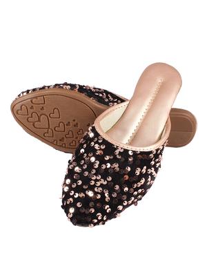 brown slip on jutis - 17673135 - Standard Image - 4