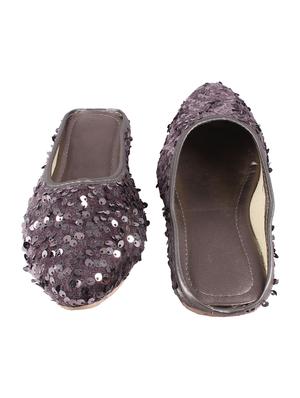 purple slip on jutis - 17673136 - Standard Image - 3