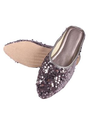 purple slip on jutis - 17673136 - Standard Image - 4