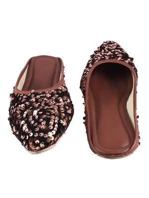 brown slip on jutis - 17673138 - Standard Image - 3