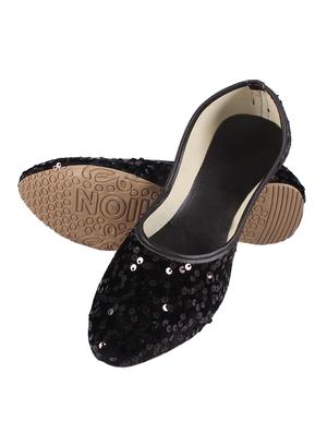 black slip on jutis - 17673142 - Standard Image - 4