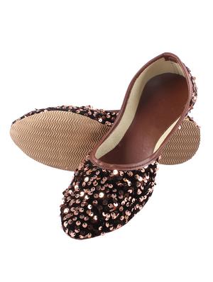 brown slip on jutis - 17673144 - Standard Image - 4