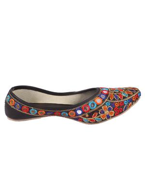 black slip on jutis - 17673152 - Standard Image - 2