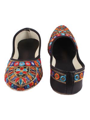 black slip on jutis - 17673152 - Standard Image - 3