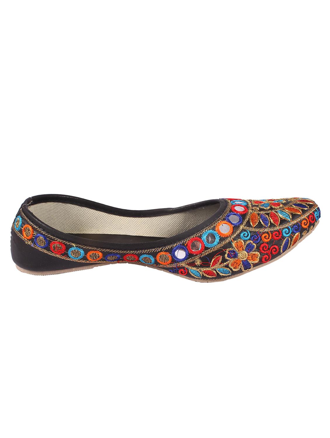 black slip on jutis - 17673152 - Zoom Image - 2
