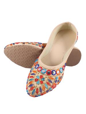 beige slip on jutis - 17673153 - Standard Image - 4