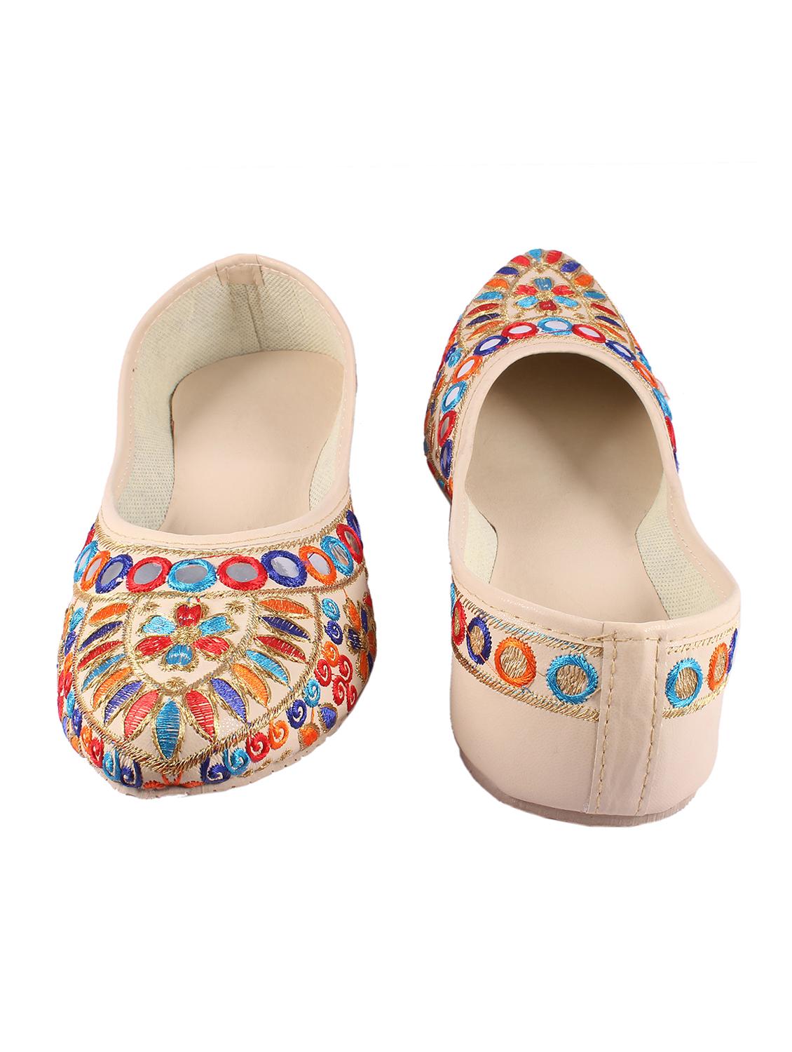 beige slip on jutis - 17673153 - Zoom Image - 3