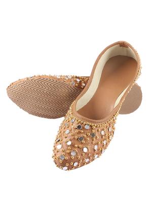 brown slip on jutis - 17673156 - Standard Image - 4