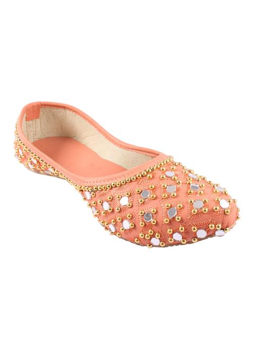 pink slip on jutis - 17673158 - Standard Image - 1