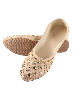 beige slip on jutis - 17673159 - Standard Image - 4