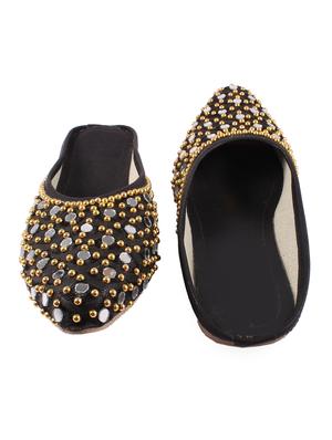 black slip on jutis - 17673160 - Standard Image - 3
