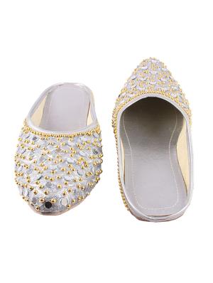 silver slip on jutis - 17673161 - Standard Image - 3