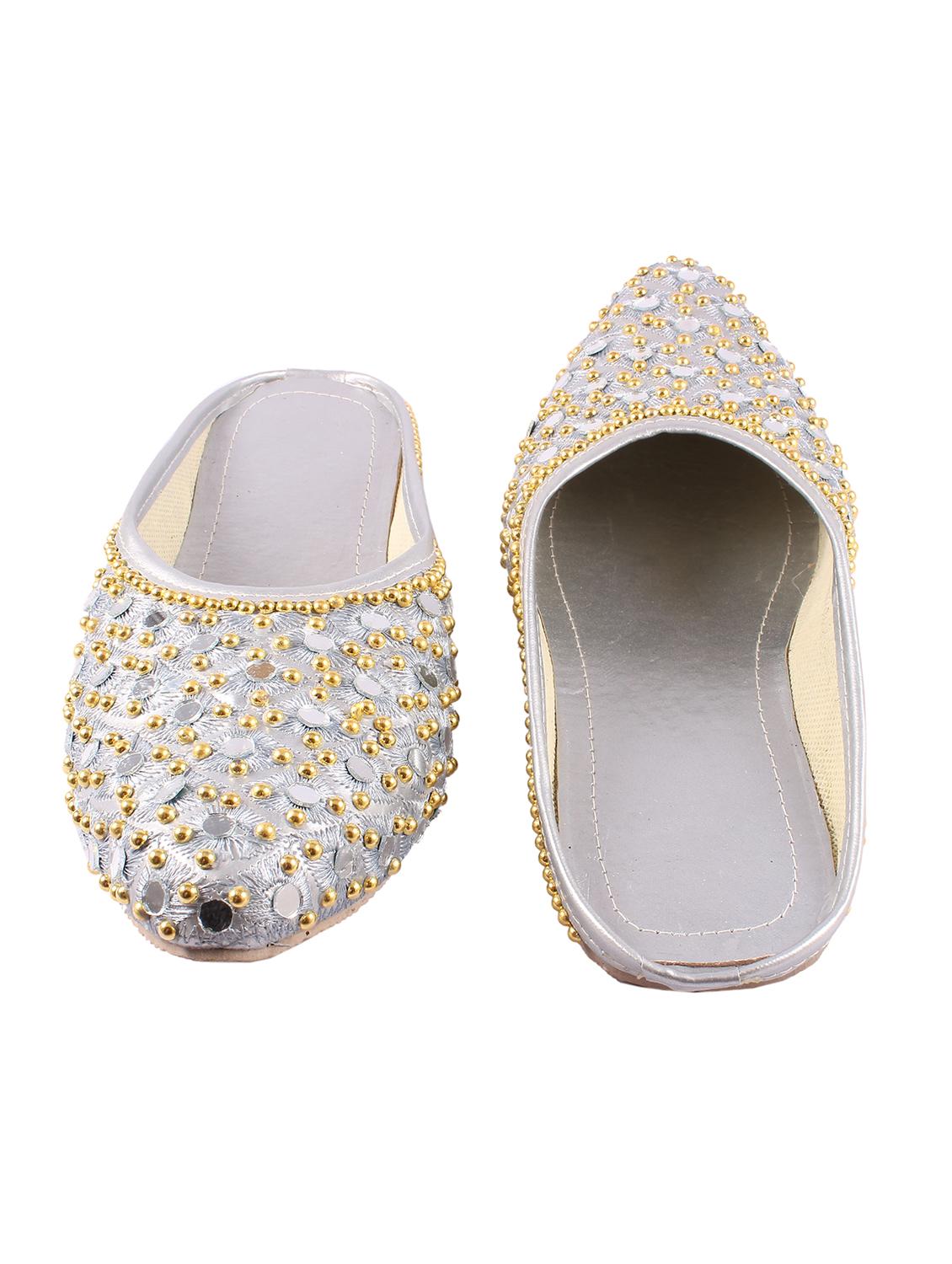 silver slip on jutis - 17673161 - Zoom Image - 3