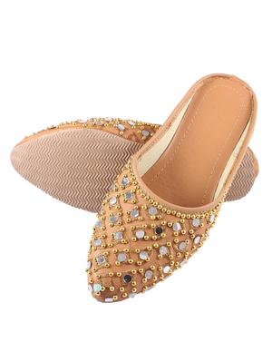 brown slip on jutis - 17673162 - Standard Image - 4