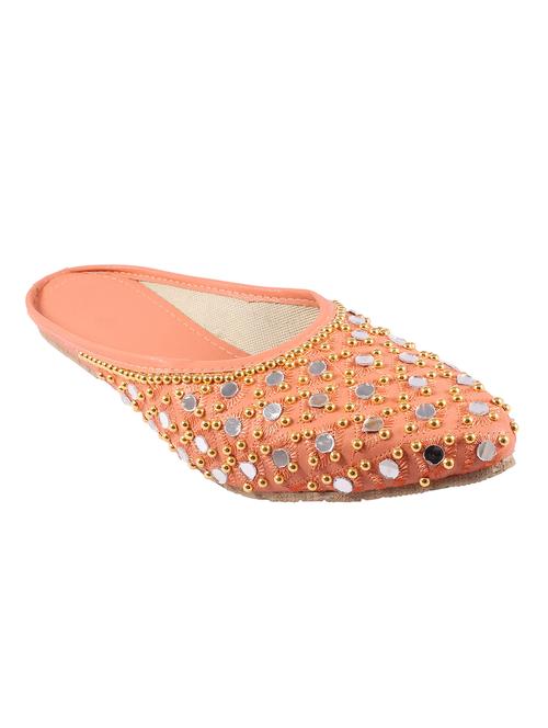 pink slip on jutis - 17673165 - Standard Image - 1