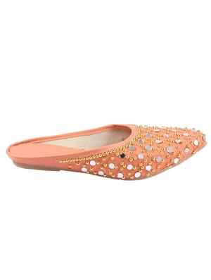 pink slip on jutis - 17673165 - Standard Image - 2
