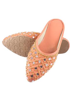 pink slip on jutis - 17673165 - Standard Image - 4