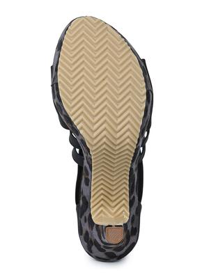 black closed back sandal - 17683802 - Standard Image - 4