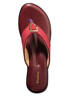 maroon toe separator sandal - 17690183 - Standard Image - 4