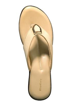 beige toe separator sandal - 17690184 - Standard Image - 4