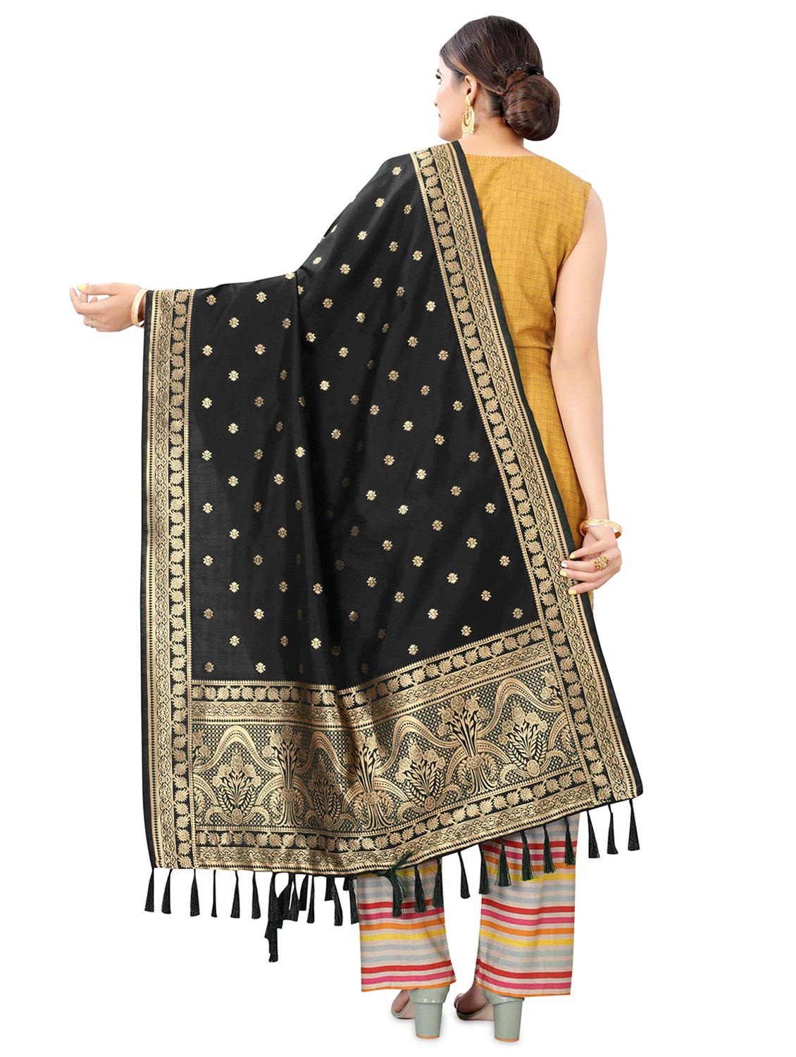 black silk banarasi dupatta - 17690752 - Zoom Image - 3