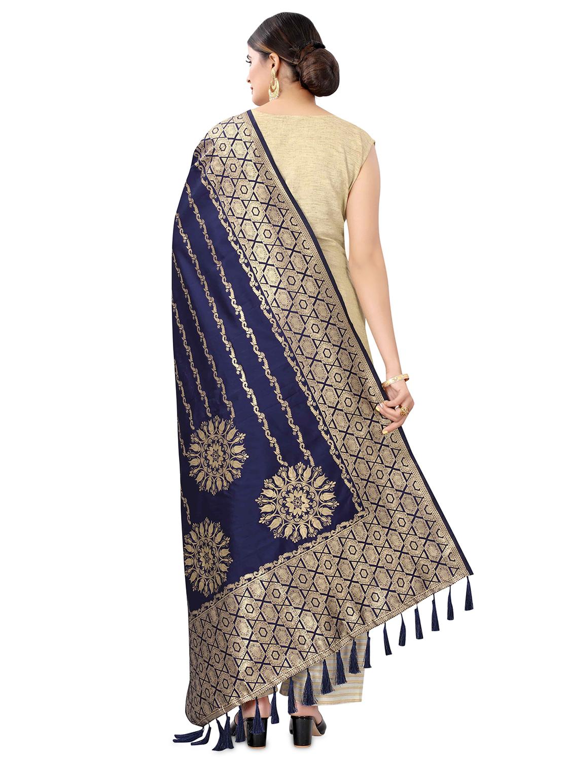 navy silk banarasi dupatta - 17690768 - Zoom Image - 3