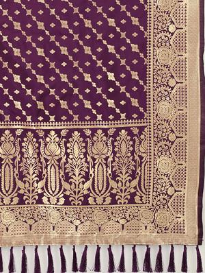 burgundy silk banarasi dupatta - 17690775 - Standard Image - 4