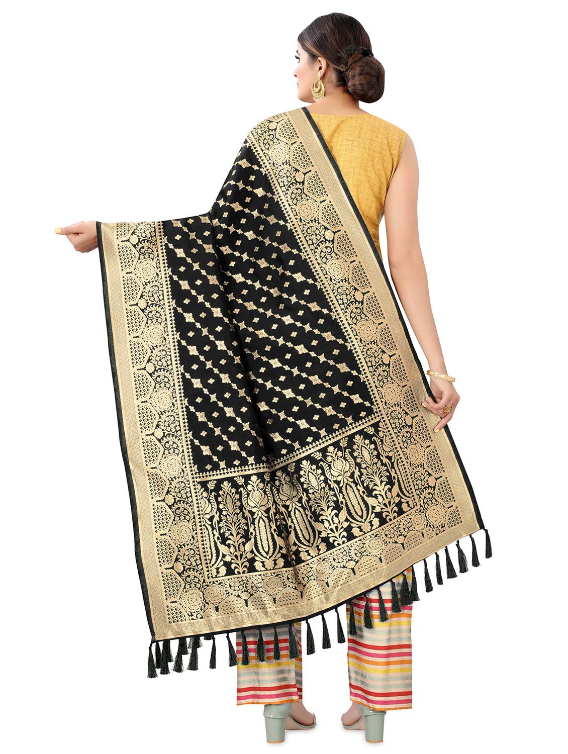 black silk banarasi dupatta - 17690780 - Zoom Image - 3