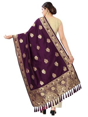 burgundy silk banarasi dupatta - 17690782 - Standard Image - 3