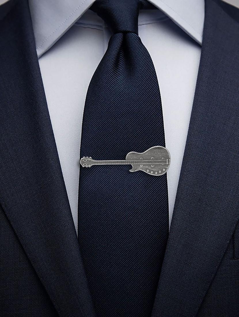 silver metal brooch - 17690985 - Zoom Image - 4