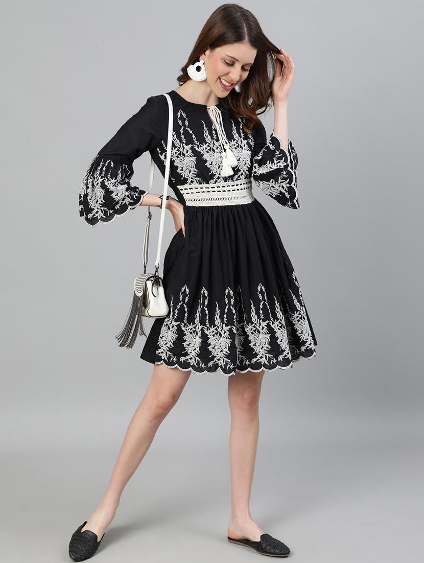 bell sleeves embroidered dress - 17692084 - Zoom Image - 4