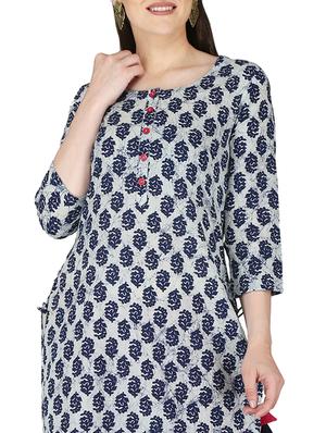 blue cotton straight kurta - 17697945 - Standard Image - 4