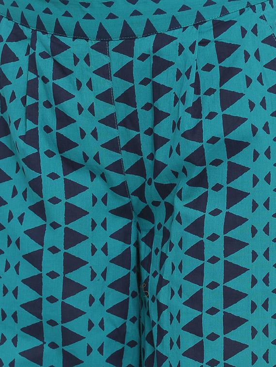 batik print kurta palazzo set - 17714858 - Zoom Image - 4