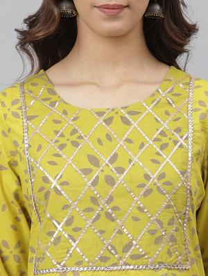 yellow printed straight kurta - 17755165 - Standard Image - 4