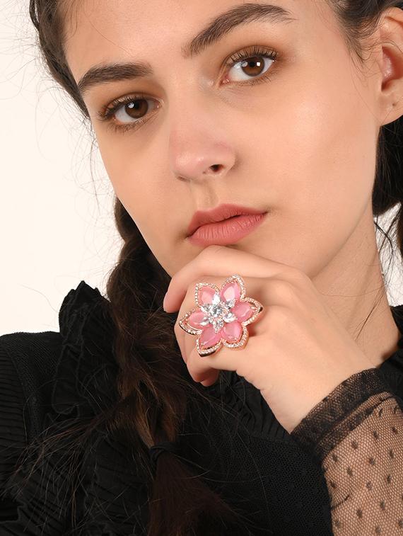 gold metal finger ring - 17756091 - Zoom Image - 2